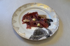 Sashimi-di-bue-umeboshi-bernese-e-foie-gras
