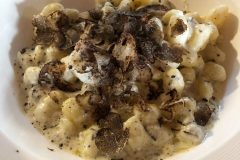 Gnocchi Roccaverano e tartufo nero, Ca